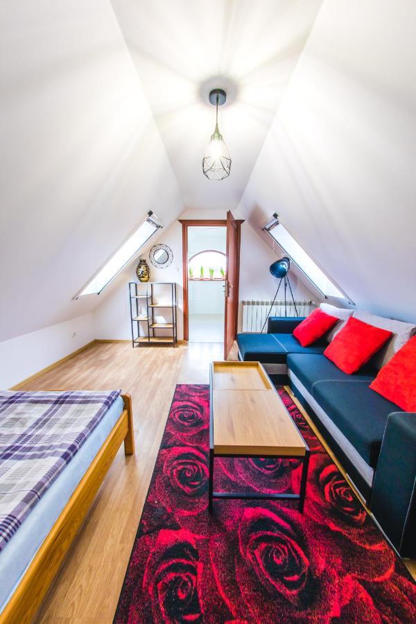 Gosciniec Pod Lipa Apartment Mikołajki Exterior foto