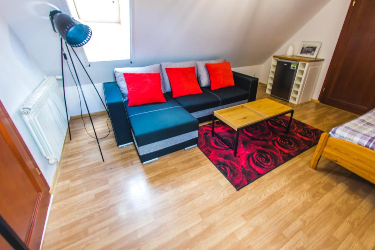Gosciniec Pod Lipa Apartment Mikołajki Exterior foto