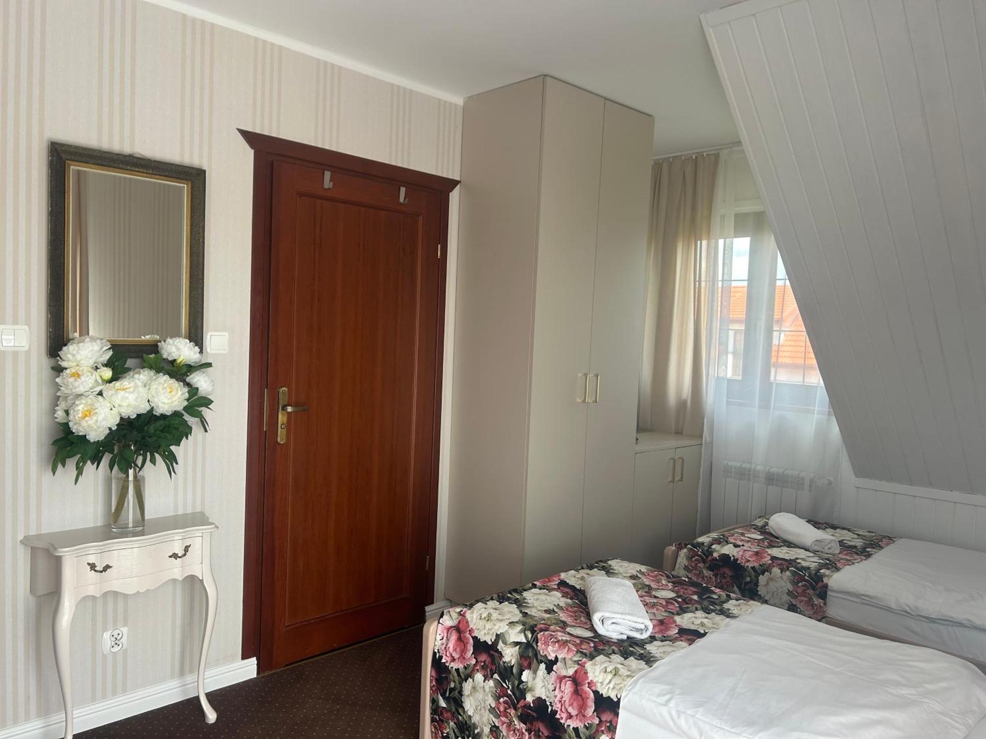 Gosciniec Pod Lipa Apartment Mikołajki Exterior foto